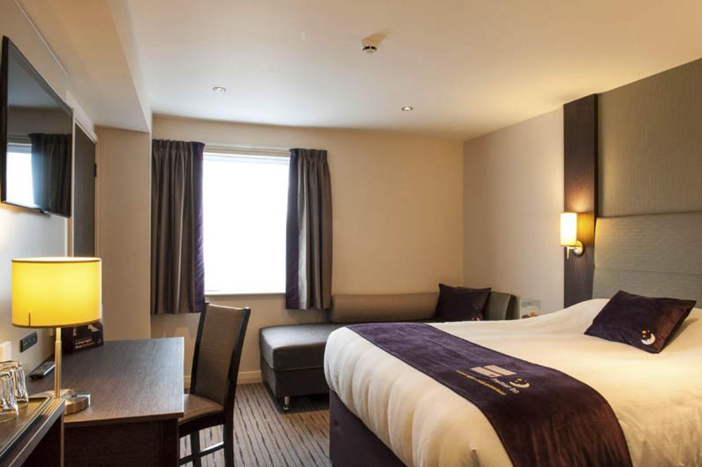 Premier Inn Glasgow Braehead Esterno foto