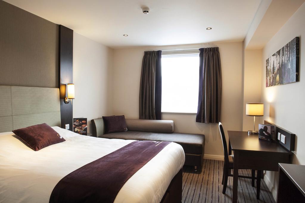 Premier Inn Glasgow Braehead Esterno foto
