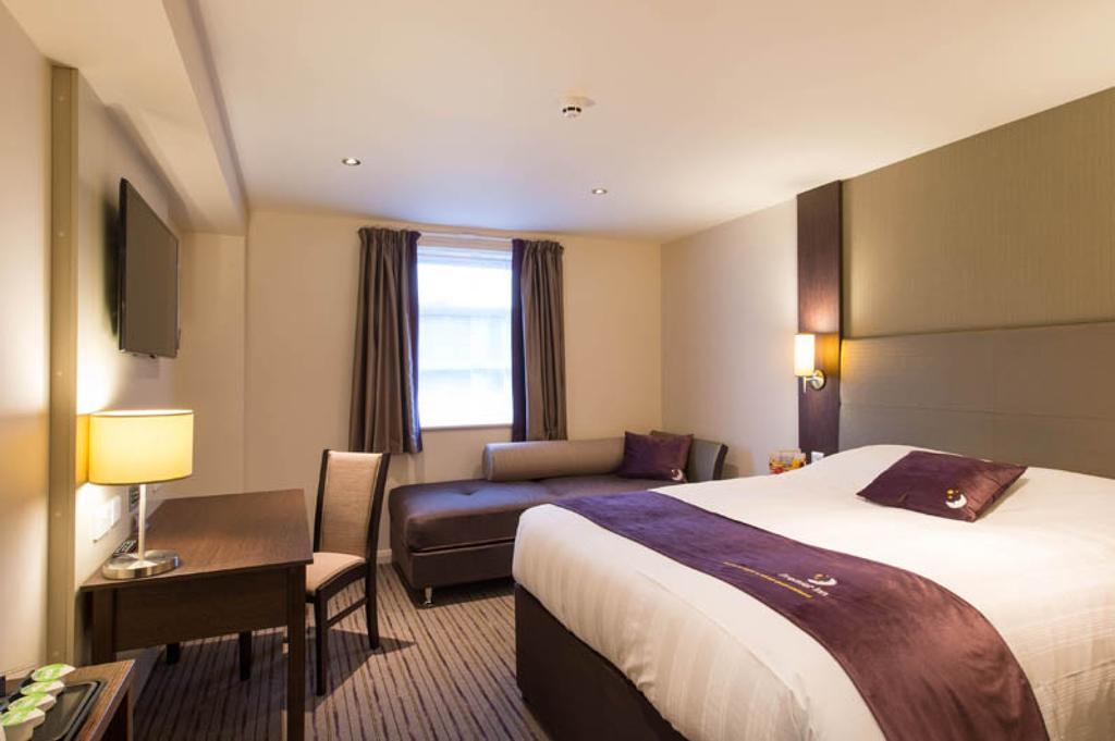 Premier Inn Glasgow Braehead Esterno foto