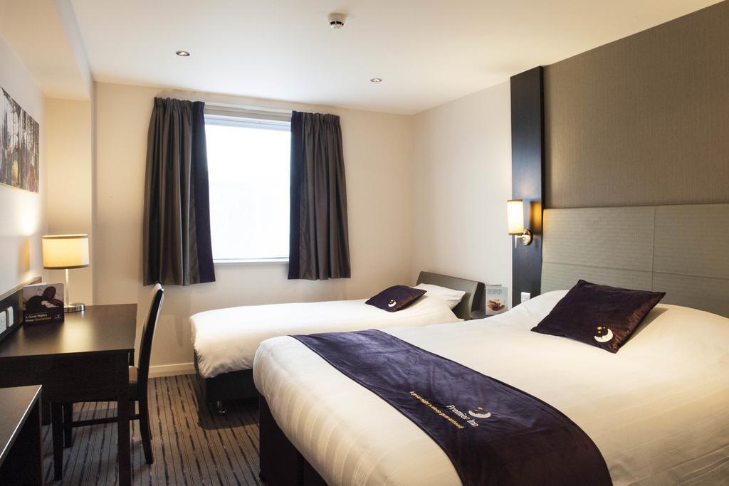 Premier Inn Glasgow Braehead Esterno foto